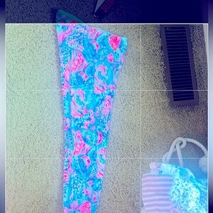 Lilly Pulitzer Weekender HI Rise midI UPF +50‎ Leggings WIth side pockets